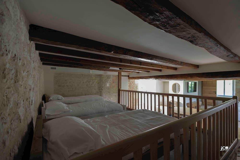 Le Petit Courault: Renovated mill, sleeps 35 comfortably in the heart of nature. in Pamproux, Niort region
