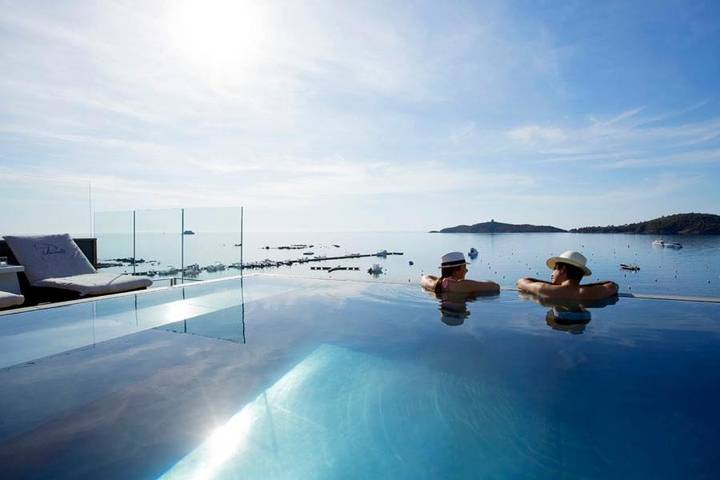 Hôtel pour 2 personnes, avec terrasse ainsi que vue et piscine dans Plage de Pinarello - 2