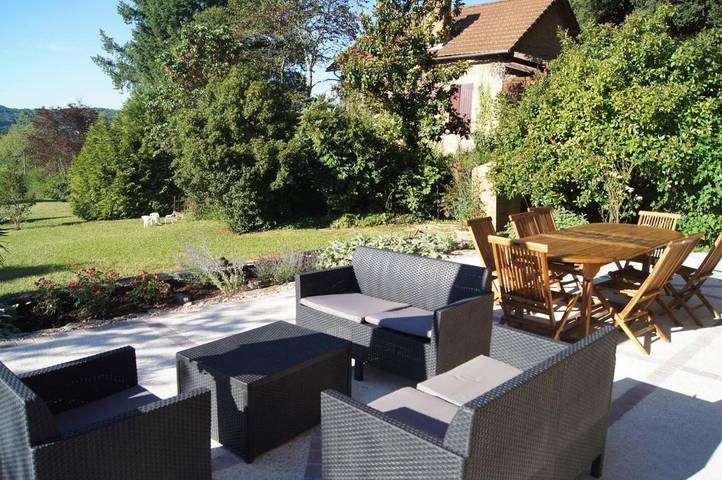 Location de vacances pour 8 personnes, avec piscine ainsi que terrasse et vue à Calviac-en-Périgord - 4