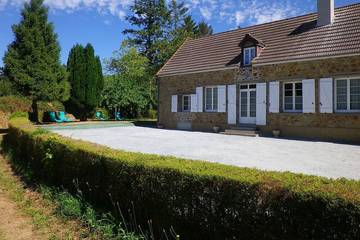 Gîte pour 9 personnes, avec jardin à Lithaire