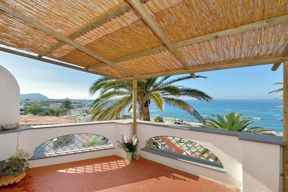 Apartamento entero, Ermita de Montevergine: Galatea, la más Panorámica con Terraza Privada in Forio, Ischia