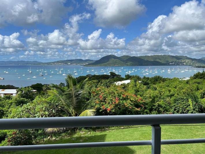 Gîte pour 4 personnes, avec piscine ainsi que vue et jardin, animaux acceptés dans Anse Caritan