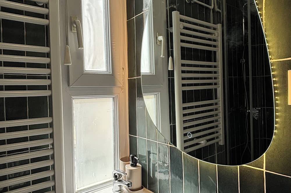Appartement entier, Appartement 3 pièces spacieux pour 5 personnes, proche de Paris et ses alentours in Asnières-sur-Seine, Hauts-de-Seine
