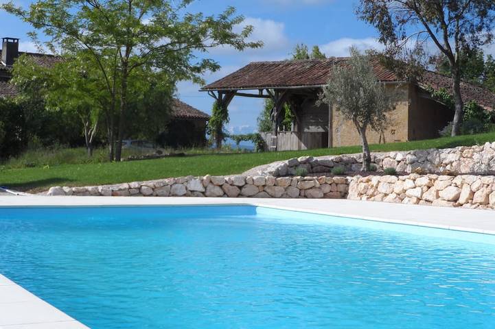 Gîte pour 2 personnes, avec terrasse ainsi que piscine et jardin à Labastide-Paumès
