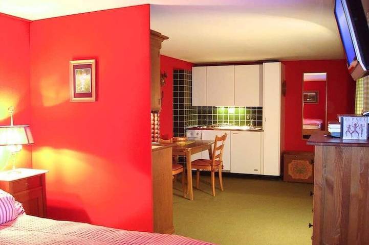 Appartement entier, Pony 2-Bettwohnung Appartement/Fewo, Dusche oder Bad, Wc, Wohn-/Schlafraum in Lenk im Simmental, Lenk