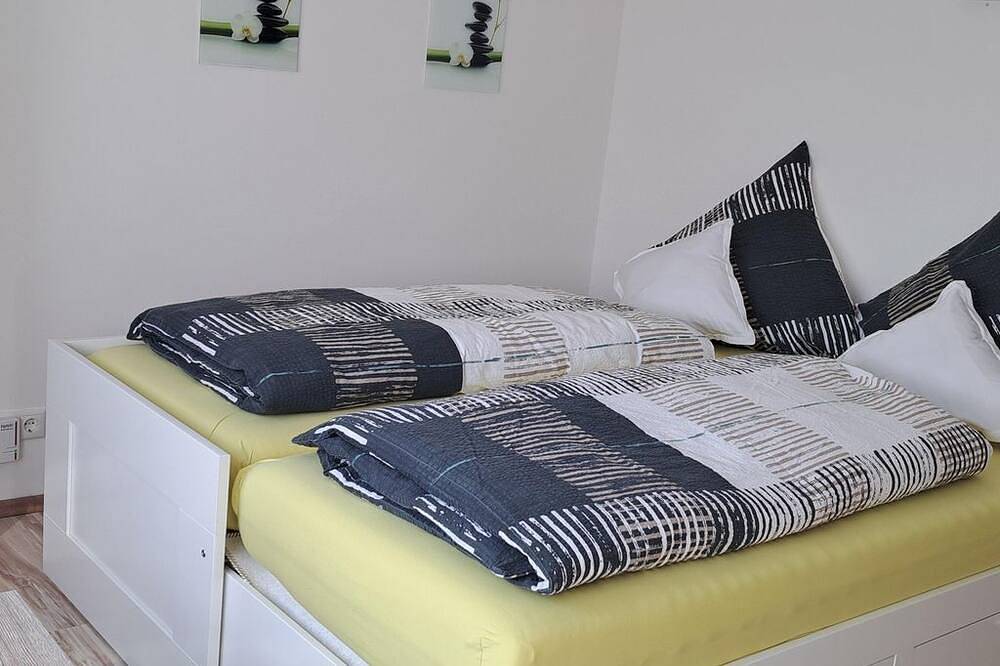 Ganze Wohnung, Ferienwohnung Engels - Neue Allergiker-Ferienwohnung mit Terrasse im Ww in Altenkirchen & Umgebung