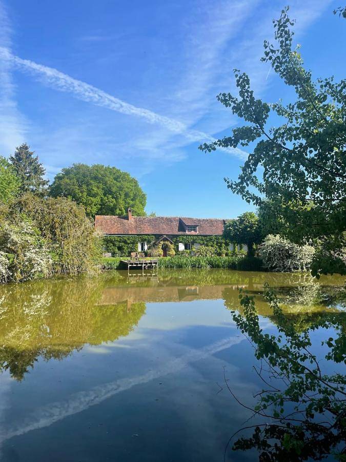 Location de vacances pour 8 personnes, avec vue ainsi que terrasse et vue sur le lac à La Bazoche-Gouet
