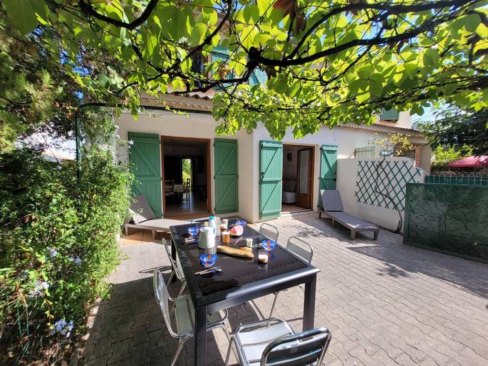 Gîte pour 5 personnes, avec jardin ainsi que piscine et vue