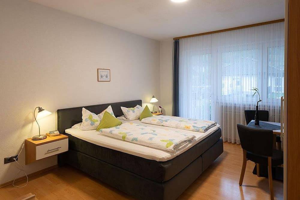 Doppelzimmer mit Dusche und Wc, Zusatzbett - Ferienweingut Monzel in Trittenheim, Moseleifel