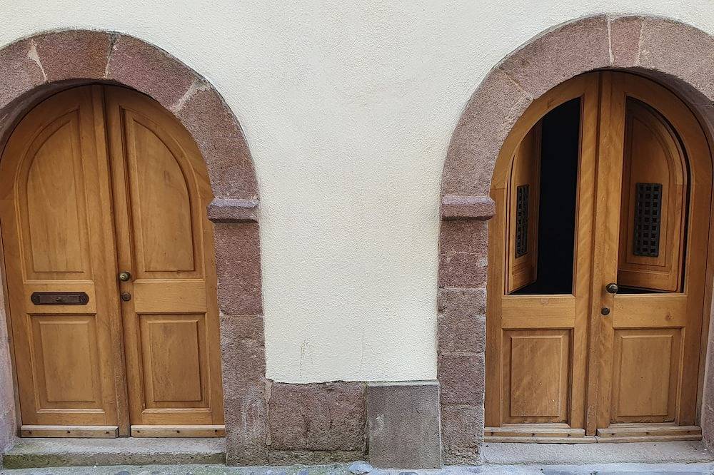 Detached house with large equipped terrace, pets welcome in Bosa, Planargia
