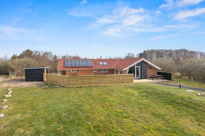 Ferienhaus für 9 Personen, mit Whirlpool und Pool sowie Sauna und Balkon/Terrasse, mit Haustier