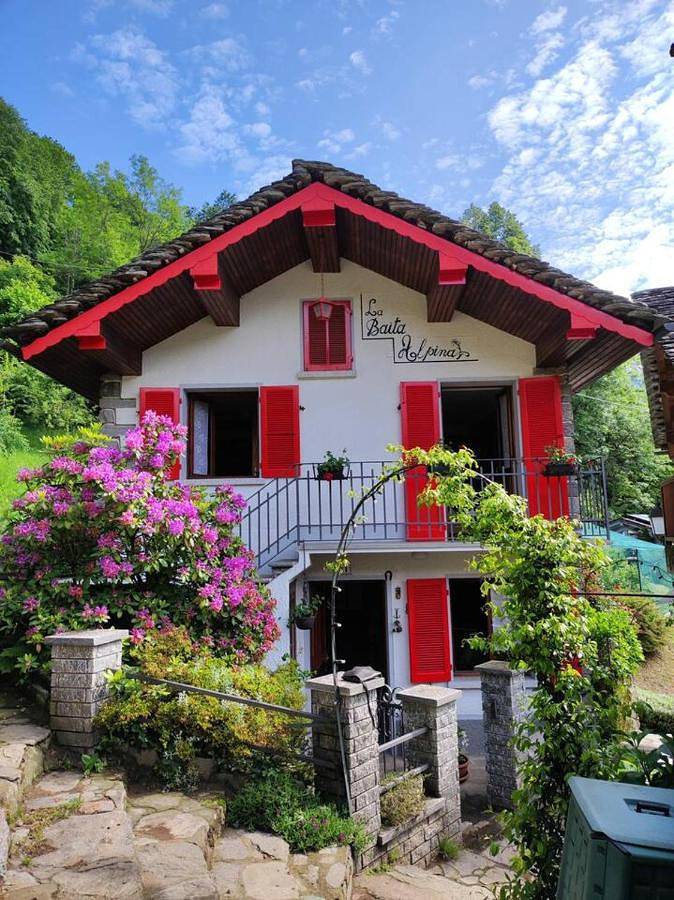 Casa vacanza per 4 persone, con Balcone e Terrazza nonché Giardino e Panorama a Pila