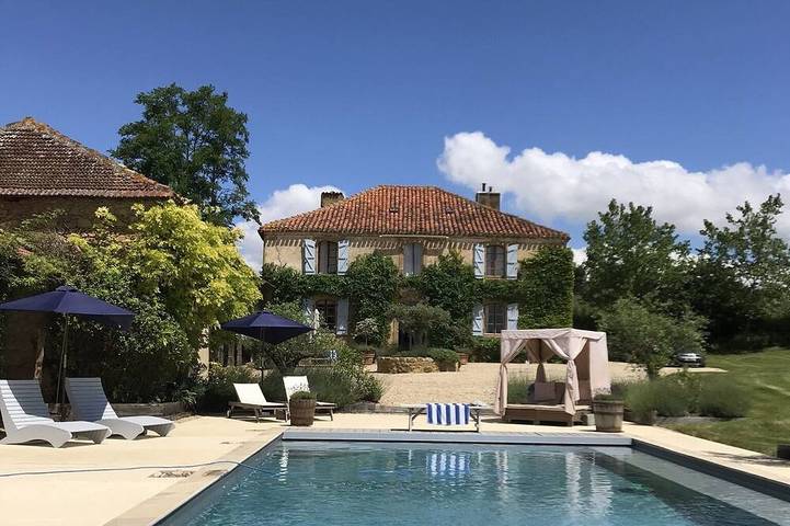 Location de vacances pour 8 personnes, avec Terrasse et Jardin à Tourdun