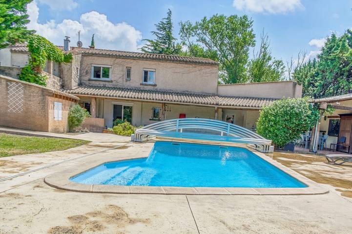 Gîte pour 6 personnes, avec Balcon et Terrasse ainsi que Jardin et Piscine à Capendu