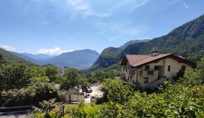 Gîte pour 8 personnes, avec vue sur le lac ainsi que jardin et vue à Villa del Monte