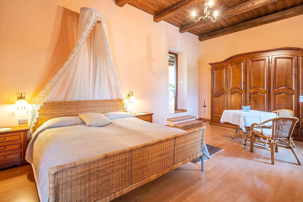 Bella casa con 4 camere da letto a. in Lequio Tanaro, Provincia di Cuneo