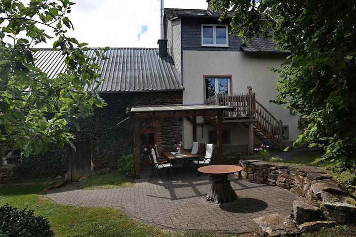 Ferienhaus für 7 Personen, mit Balkon und Garten sowie Sauna in Manderscheid