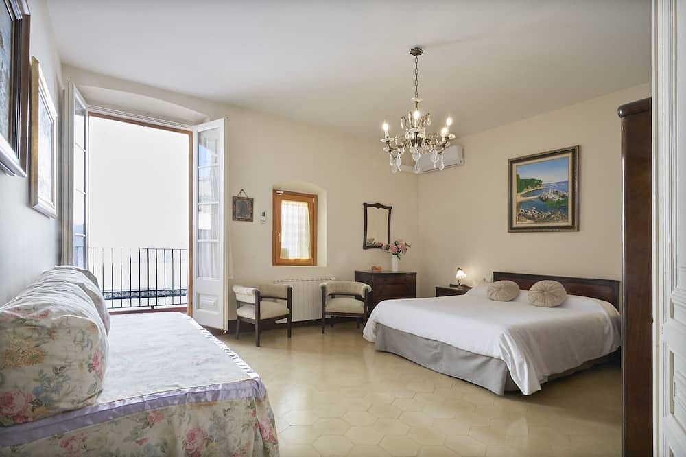 Cal Padri1871 - 30min to Barcelona, Groups & Families, Stylish Beach Large House in Premià de Mar, Costa del Maresme
