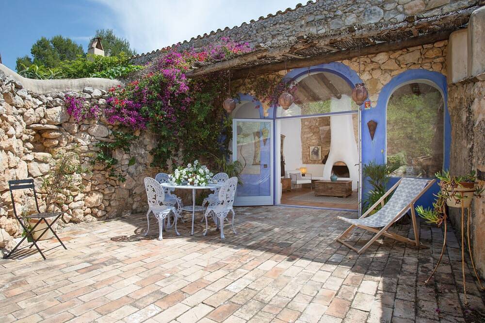 Casa Azul  at Masia Nur Sitges (Adults only 18+) in Vora-Sitges, Canyelles (Barcelona)
