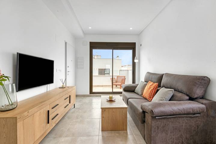 Apartamento entero, Apartamento 'Porto Marina Village' con piscina compartida, Wi-Fi y aire acondicionado in Torre de la Horadada, Pilar de la Horadada