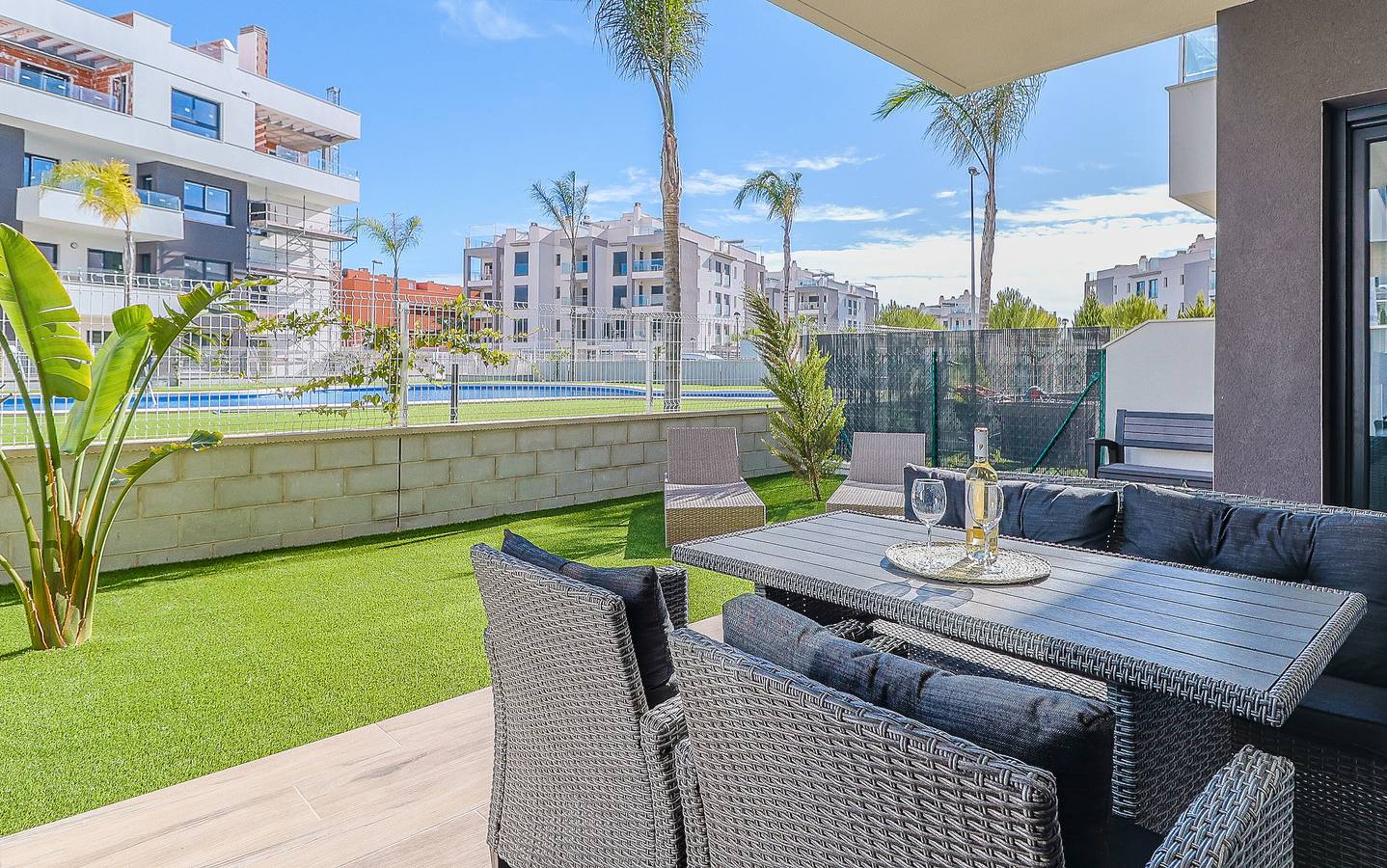 Entire apartment, Apartment 'Costa' with Shared Pool, Wireless Internet and Air Conditioning in Panorama Golf, Orihuela