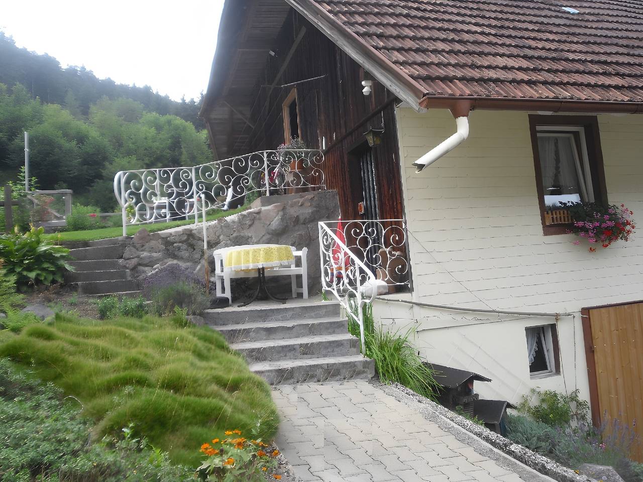 Ganze Wohnung, Ferienwohnung 3, 45 qm mit privater Terrasse, Gemeinschaftsgarten und Wlan in Triberg, Mittlerer Schwarzwald