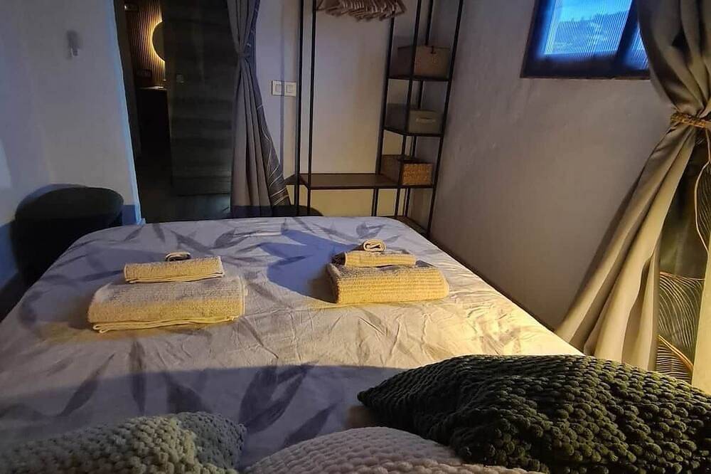 Appartement entier, Apartment with independent entrance, covered patio, outdoor jacuzzi and garden in Rosales, Firgas