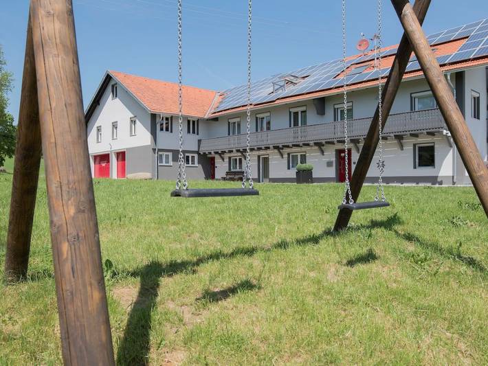 Ferienhaus für 37 Personen, mit Balkon und Whirlpool sowie Terrasse und Garten in Buchenberg