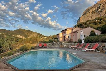 Gîte pour 9 personnes, avec terrasse et jardin à Orpierre