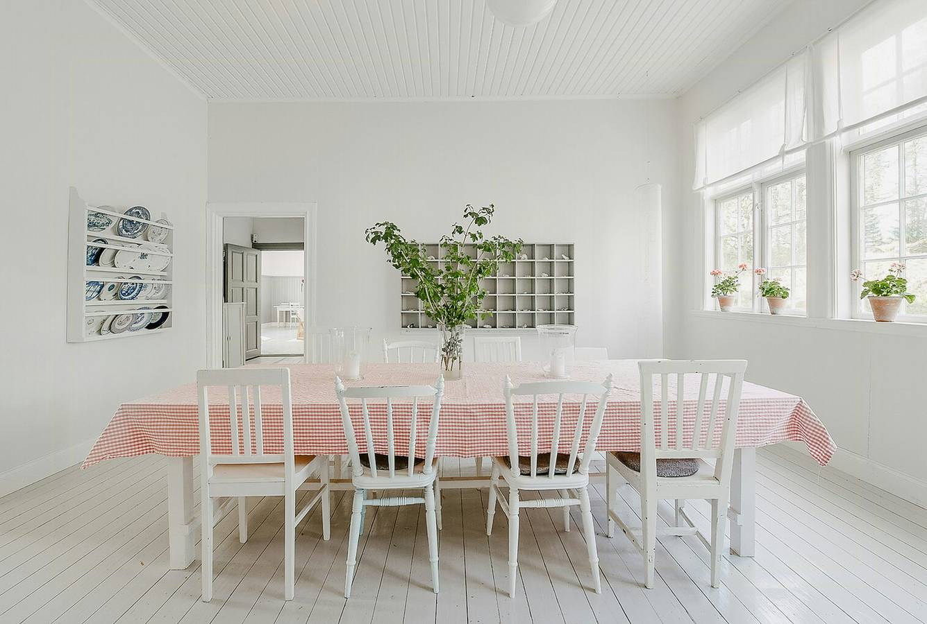 Umgebaute Schule in der Eichenlandschaft von Östergötland in Östergötland