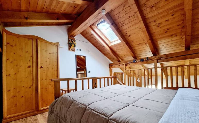 Entire apartment, Beautiful 'Adamello 12' Apartment with Wi-Fi in Comune di Pinzolo, Adamello-Presanella Alps