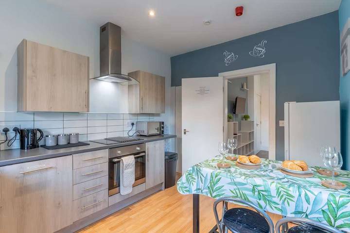 Holiday home for 6 people, with garden, child-friendly in Liverpool