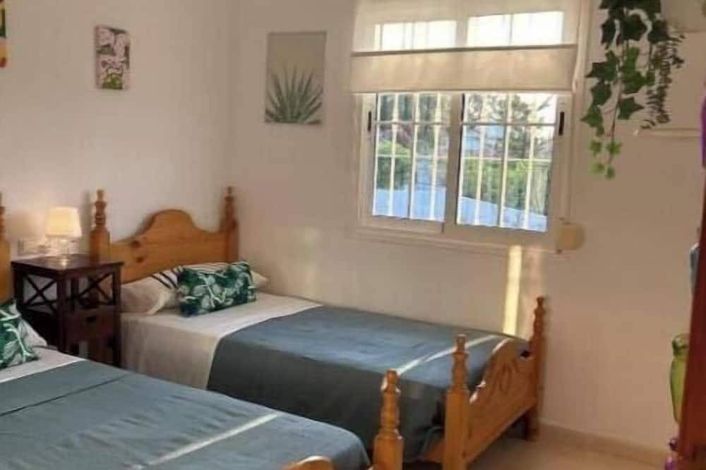 House Famara, in Malaga for family and friends pool in Churriana, Málaga