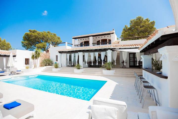 Villa pour 12 personnes, avec Balcon et Terrasse ainsi que Jardin et Piscine à Roca Llisa