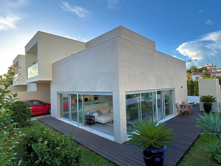 Gîte pour 6 personnes, avec jardin ainsi que piscine et terrasse