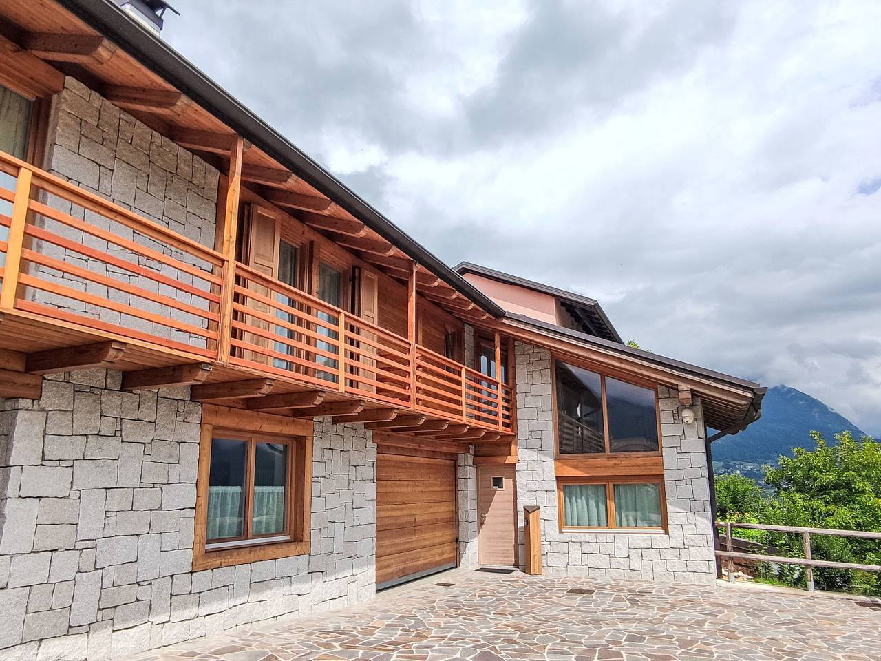 La casa dei Noci in Bleggio Superiore, Garda Mountains
