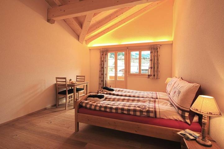 Location de vacances pour 2 personnes, avec terrasse et vue, adapté aux familles dans Lauenen Bei Gstaad - 4