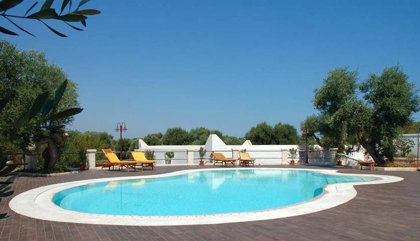 Maison de campagne pour 2 personnes, avec terrasse ainsi que jardin et piscine à Fasano - 4