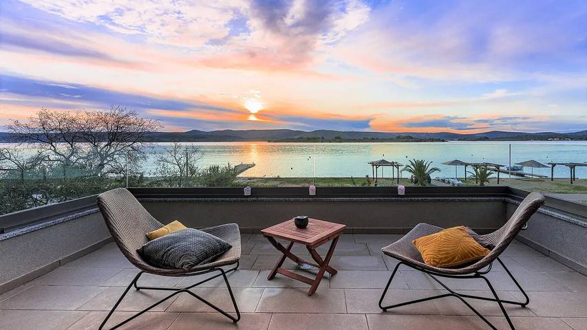 Villa pour 10 personnes, avec jardin et piscine à Turanj - 4