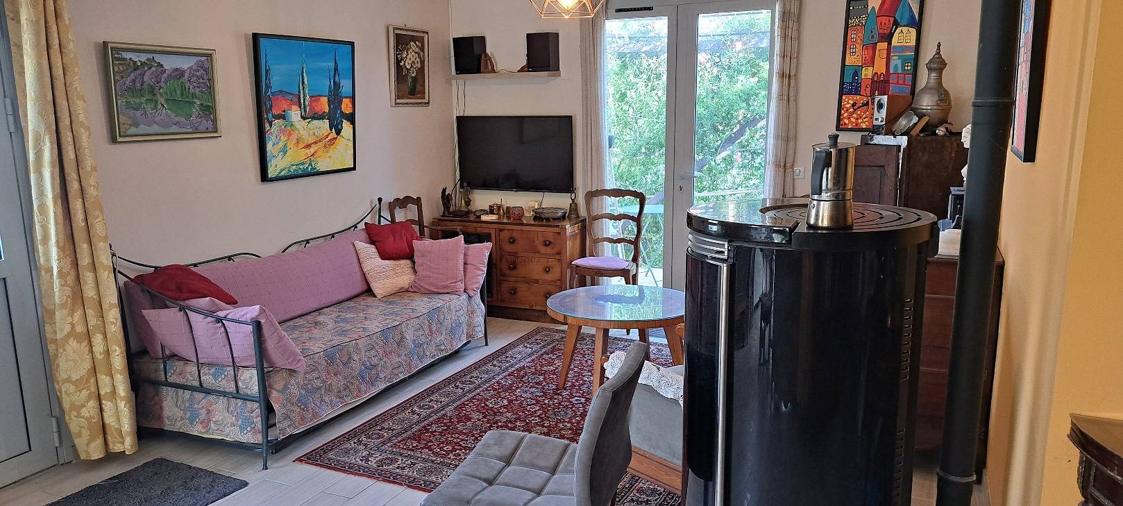 Chambre d'hôtes 'Cantegrel 1er Étage de 1 à 5' avec Terrasse Partagée, Jardin Partagé et Wi-Fi in Lunel-Viel, Côte d'Améthyste