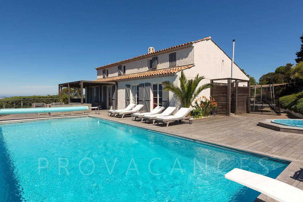 Holiday house with pool and beautiful panoramic views in Carqueiranne in Carqueiranne, Region de Toulon