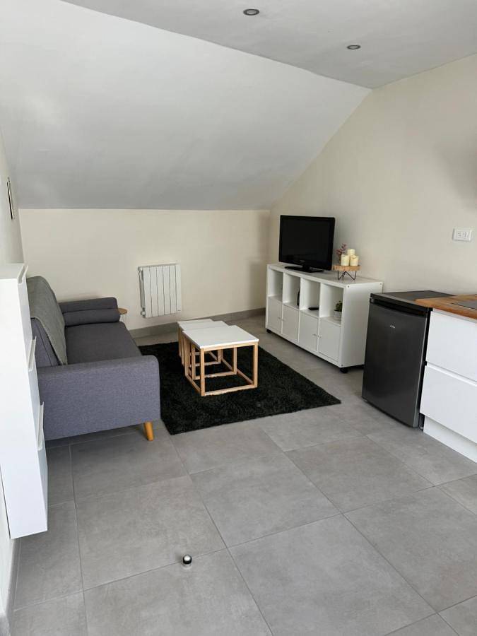 Appartement entier, One-Bedroom Apartment in Saleux, Région d'Amiens