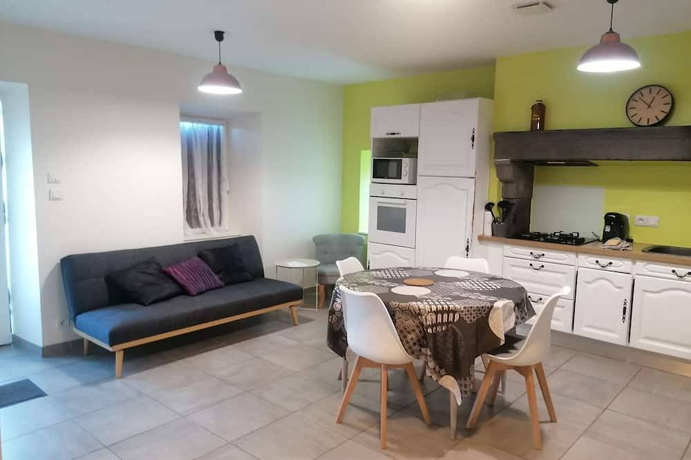 Appartement entier, Logement avec Wifi en plein coeur de l'Auvergne in Saint-Sauves-d'Auvergne, Parc naturel régional des Volcans d'Auvergne