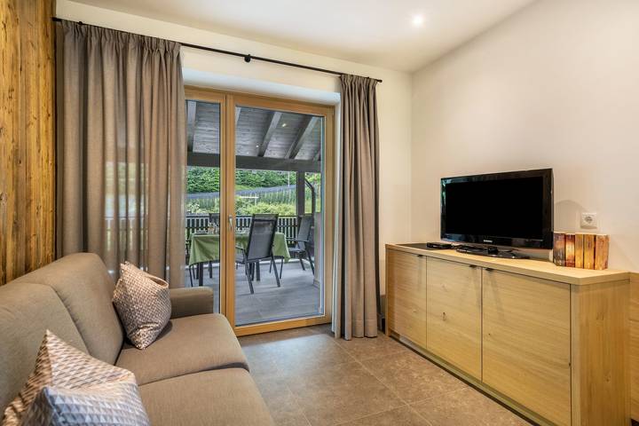 Ganze Wohnung, Ferienwohnung 'Wiesgut Stark' mit Bergblick, privater Terrasse und Wlan in Tisens, Nonsberggruppe