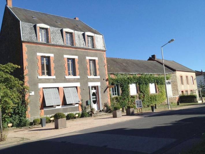 Chambre d’hôte pour 3 personnes, avec Terrasse et Jardin ainsi que Piscine et Sauna