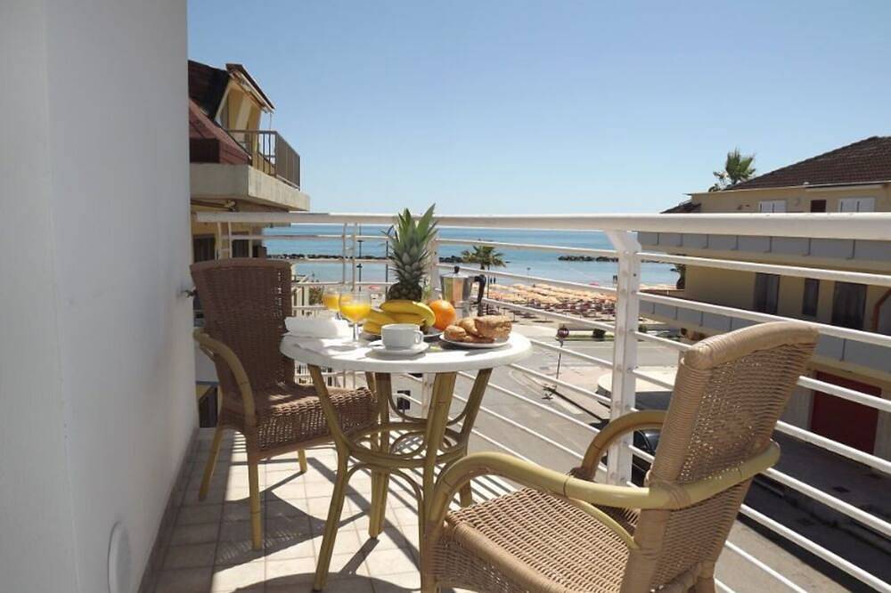 Geheel appartement, Gezellig appartement voor 3 personen met Wifi, airco, Tv, balkon en huisdieren toegestaan in Martinsicuro, Provincie Teramo
