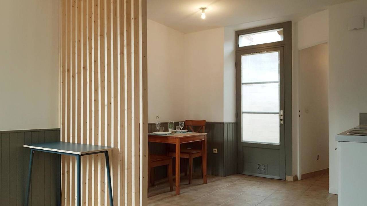 Appartement entier, One-Bedroom Apartment in Bruyères-le-Châtel, Essonne