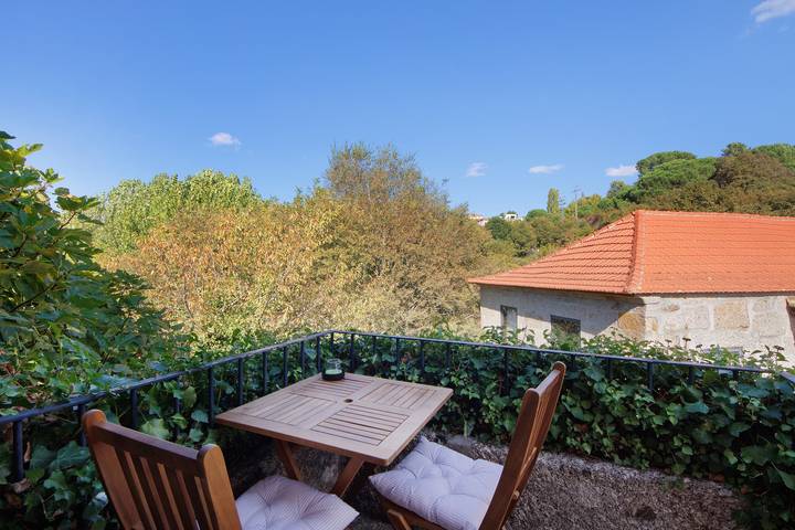 Apartamento entero, Apartamento 'Casa De Andrães Loft Heras' con piscina compartida, Wi-Fi y aire acondicionado in Santo Isidoro e Livração, Distrito de Porto