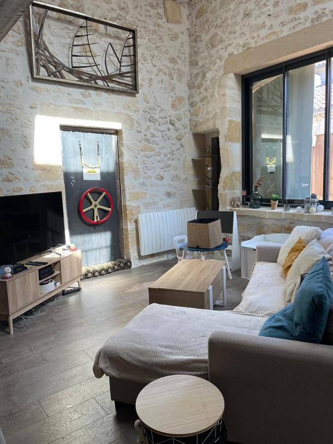 Location de vacances pour 6 personnes, avec terrasse à Tizac-de-Curton - 2