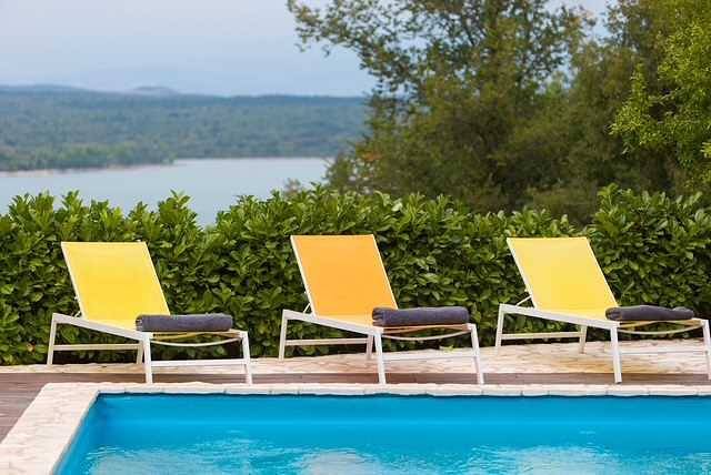 Villa pour 12 personnes, avec balcon et piscine à Klimno